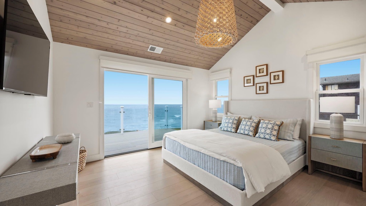 Photo of Bedroom in Moss Beach