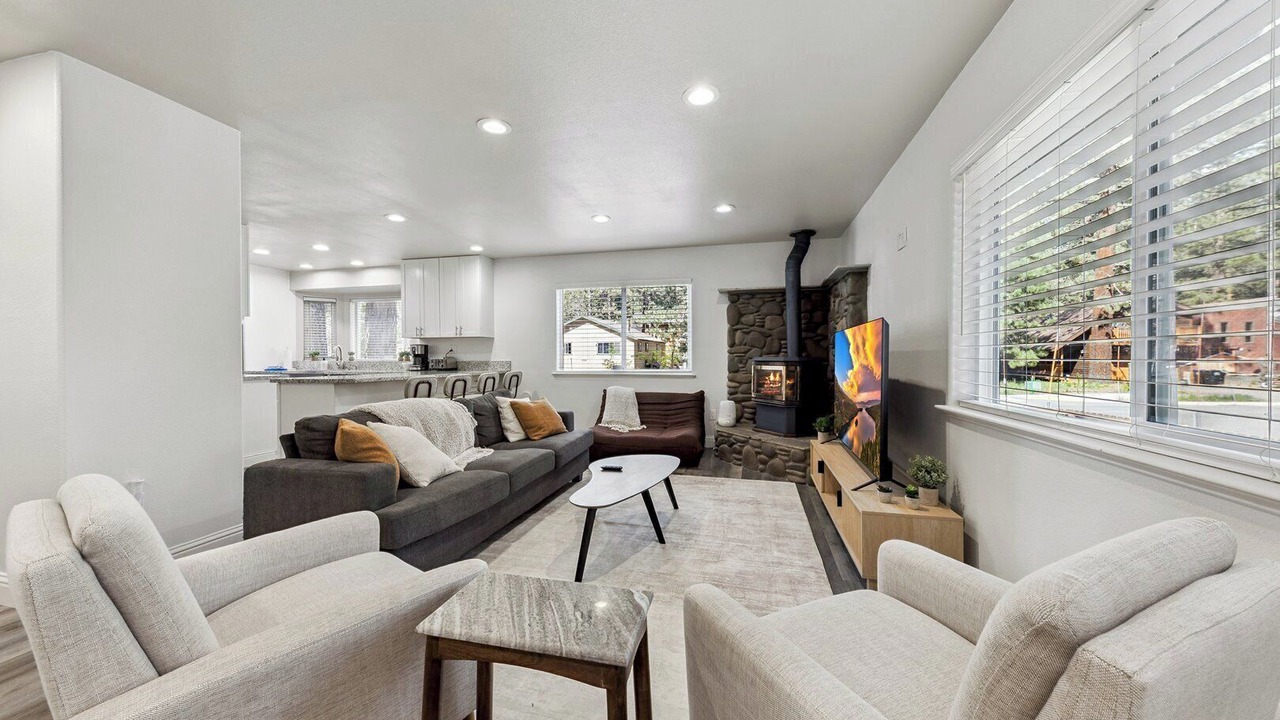 Photo of Livingroom in Sierra Tract