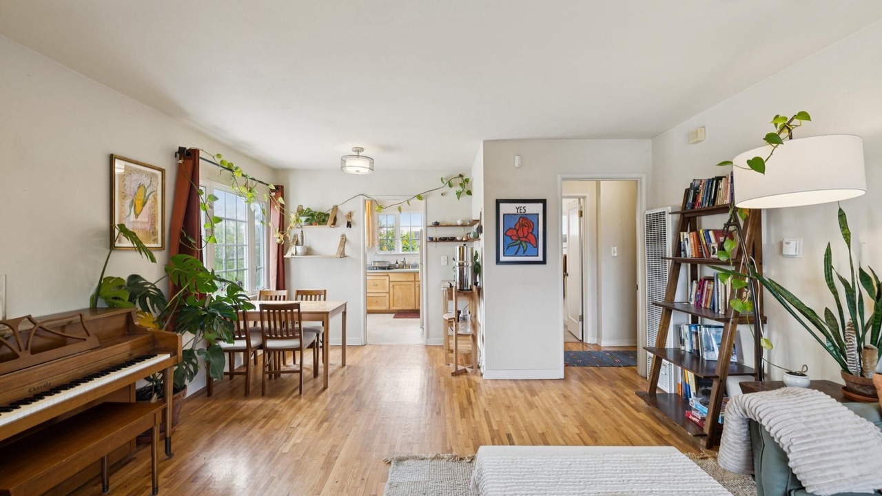 Photo of Livingroom in Westside Santa Cruz