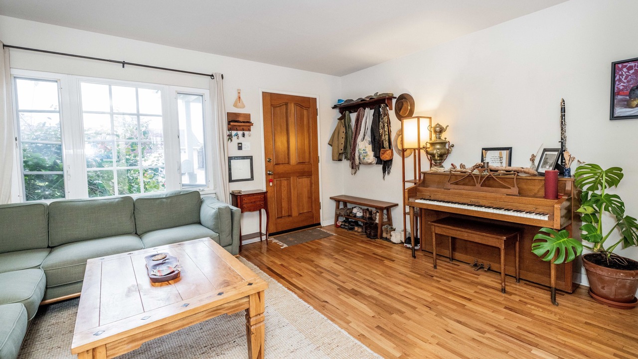 Photo of Livingroom in Westside Santa Cruz