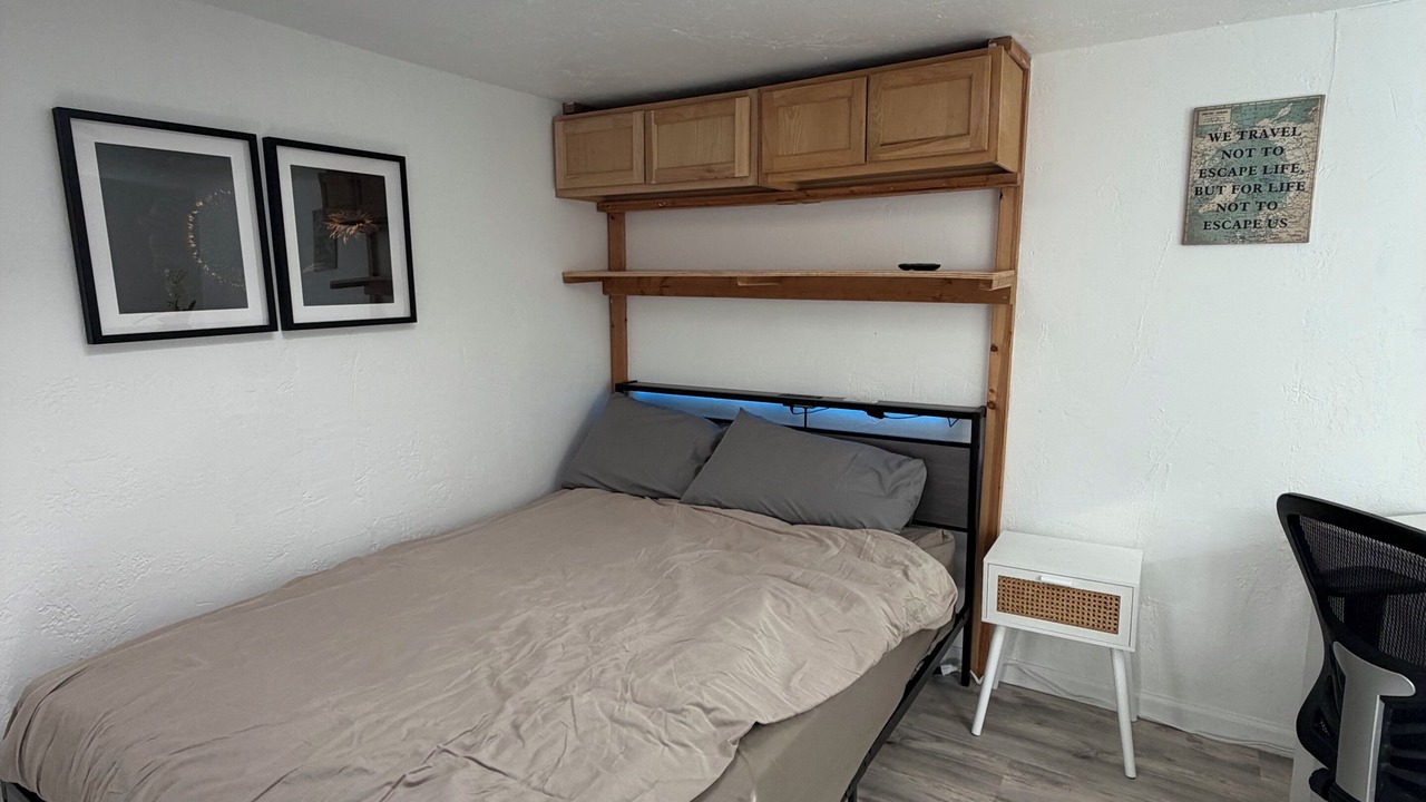 Photo of Bedroom in Leland Manor