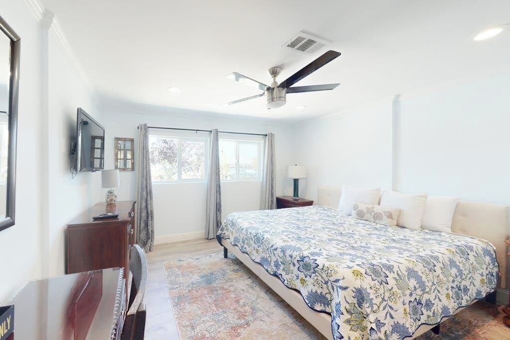 Photo of Bedroom in Del Rey Oaks