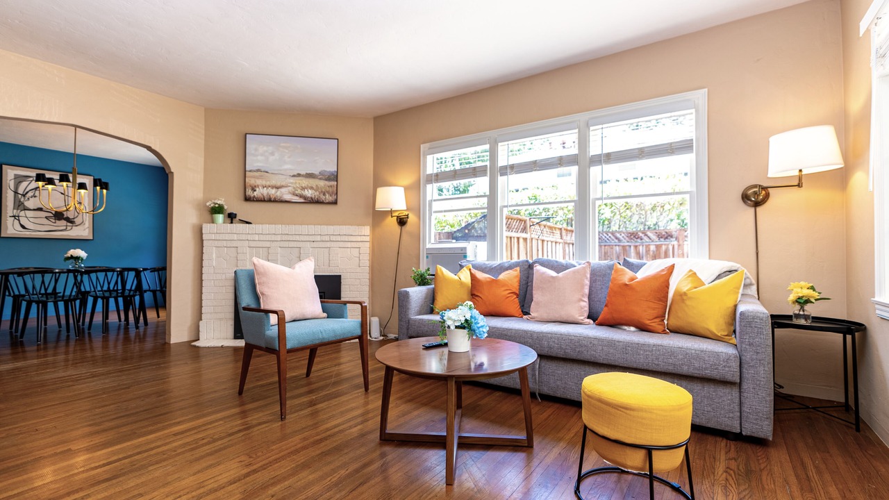Photo of Livingroom in Loyola