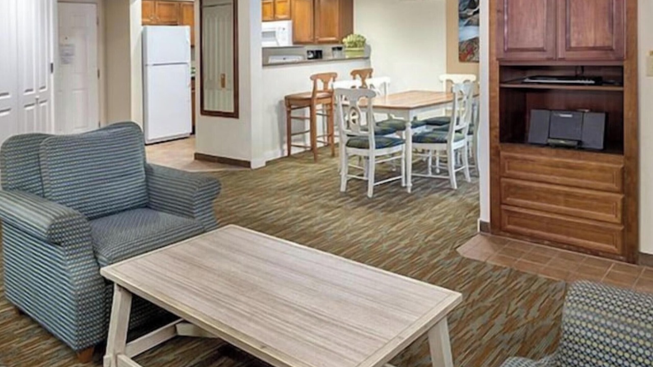Photo of Livingroom in Round Hill Village