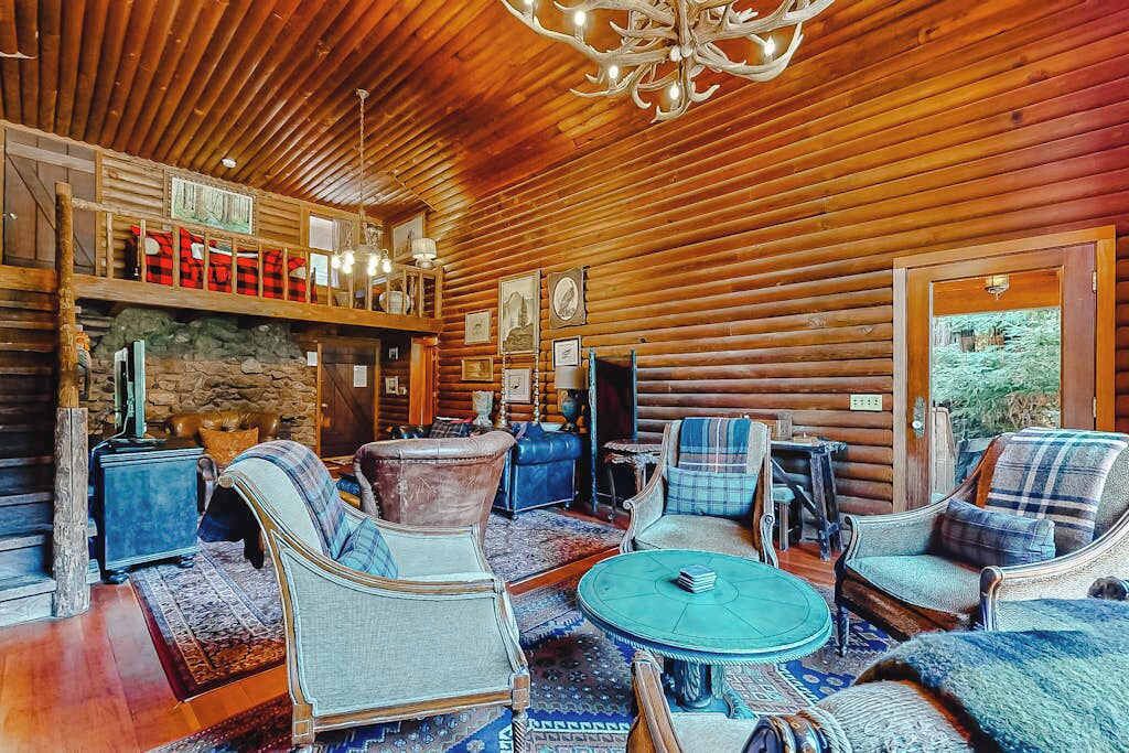Photo of Livingroom in Guerneville
