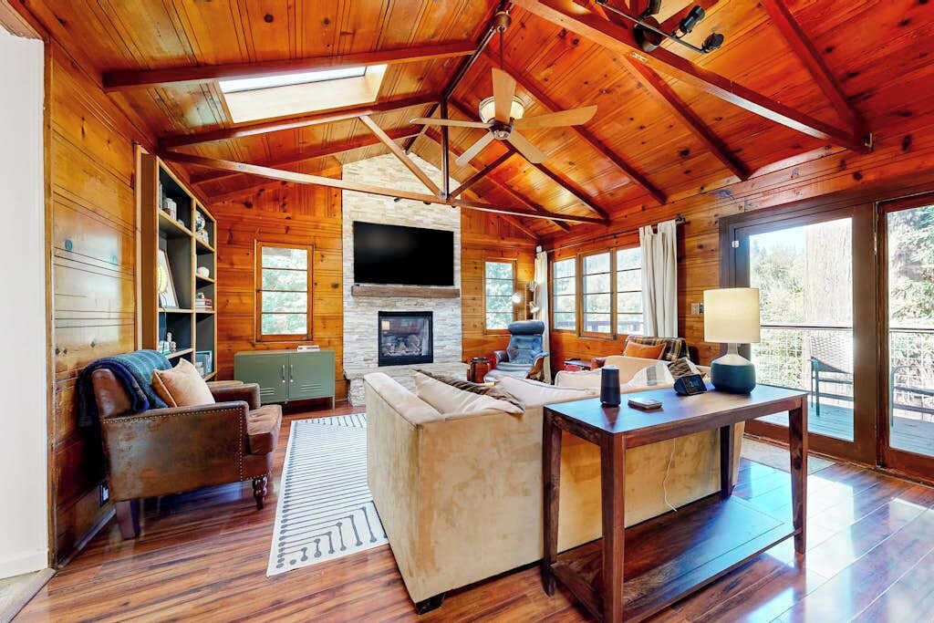 Photo of Livingroom in Forestville