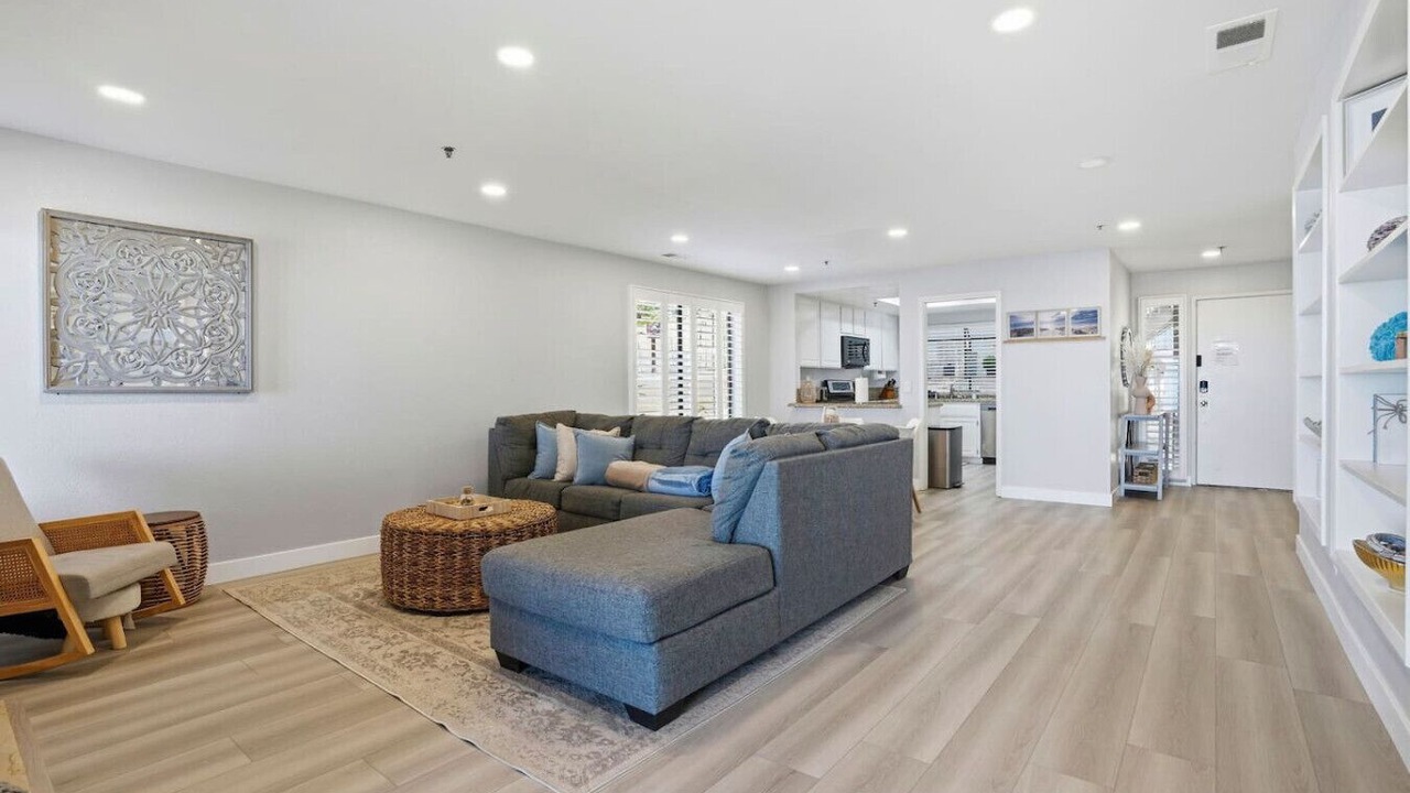 Photo of Livingroom in Edgemar - Pacific Manor