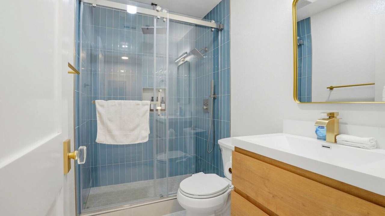 Photo of Bathroom in Edgemar - Pacific Manor