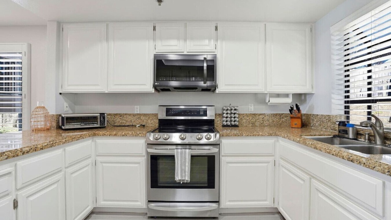 Photo of Kitchen in Edgemar - Pacific Manor