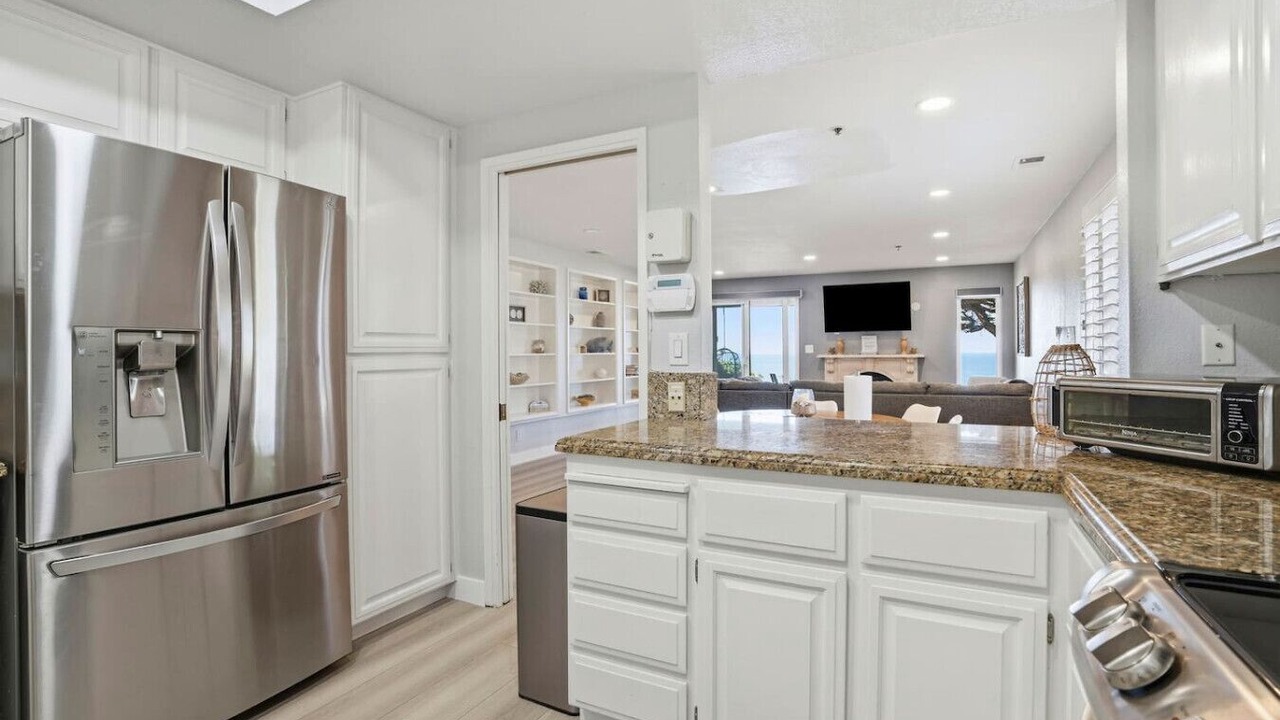 Photo of Kitchen in Edgemar - Pacific Manor