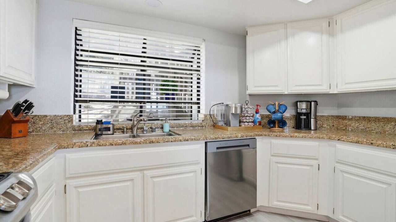 Photo of Kitchen in Edgemar - Pacific Manor