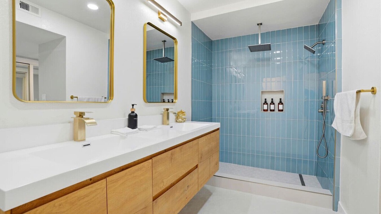 Photo of Bathroom in Edgemar - Pacific Manor