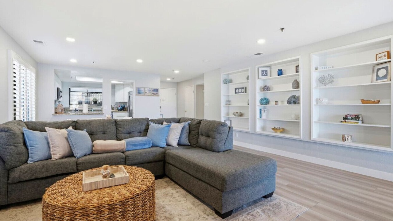 Photo of Livingroom in Edgemar - Pacific Manor