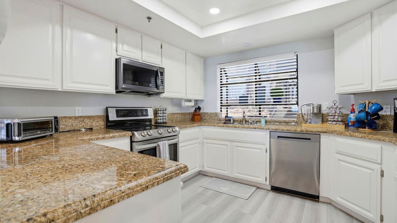 Photo of Kitchen in Edgemar - Pacific Manor
