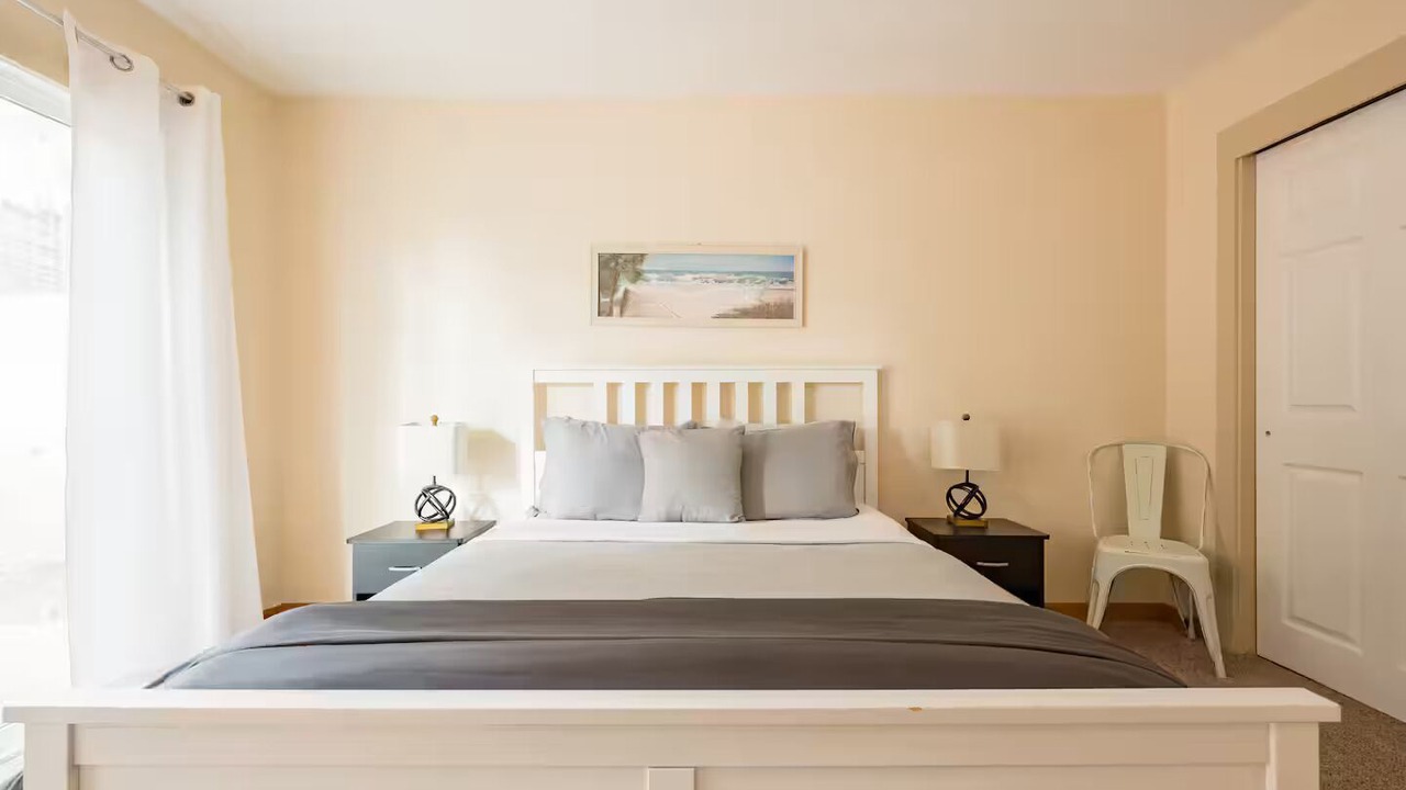 Photo of Bedroom in Del Monte Forest