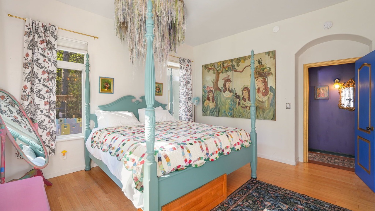Photo of Bedroom in Oregon House