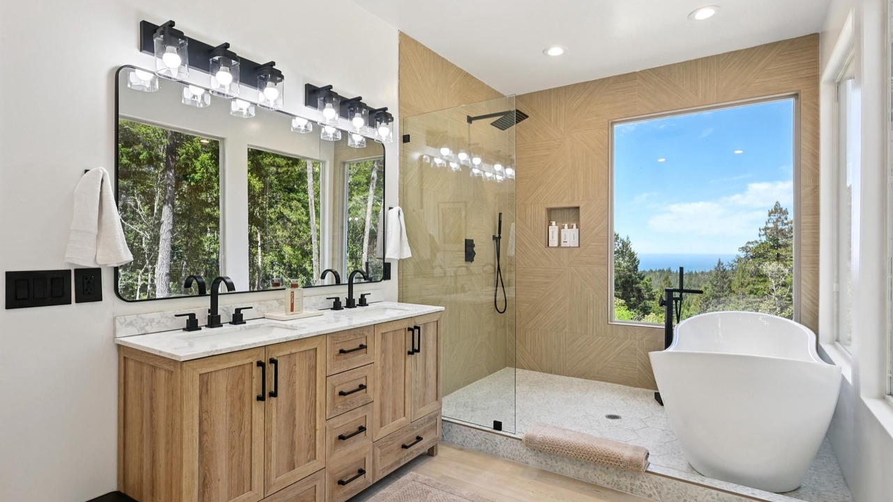 Photo of Bathroom in Gualala