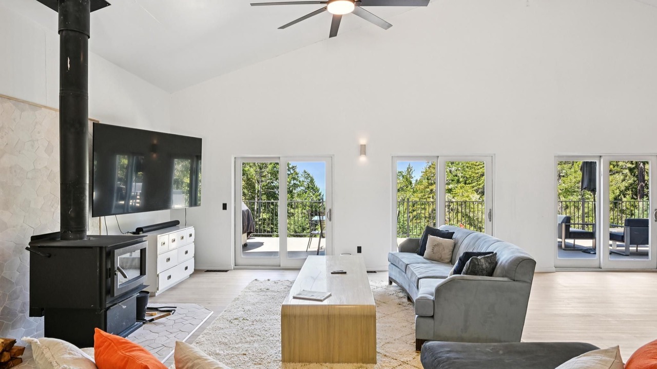 Photo of Livingroom in Gualala
