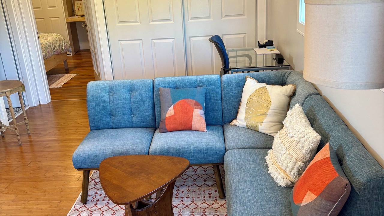 Photo of Livingroom in Poets Corner