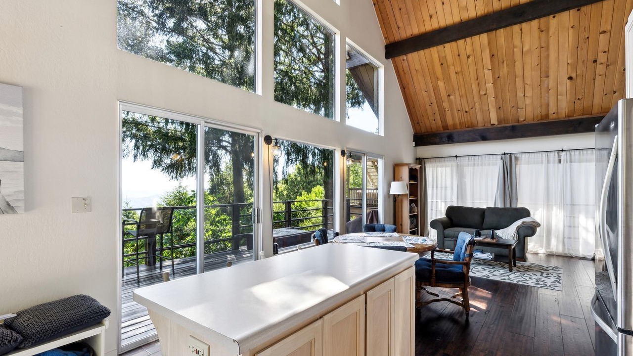 Photo of Livingroom in Kelseyville