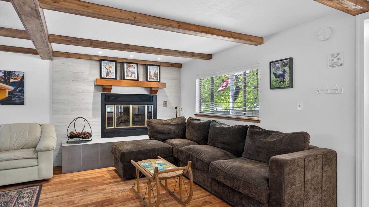 Photo of Livingroom in Sierra Tract