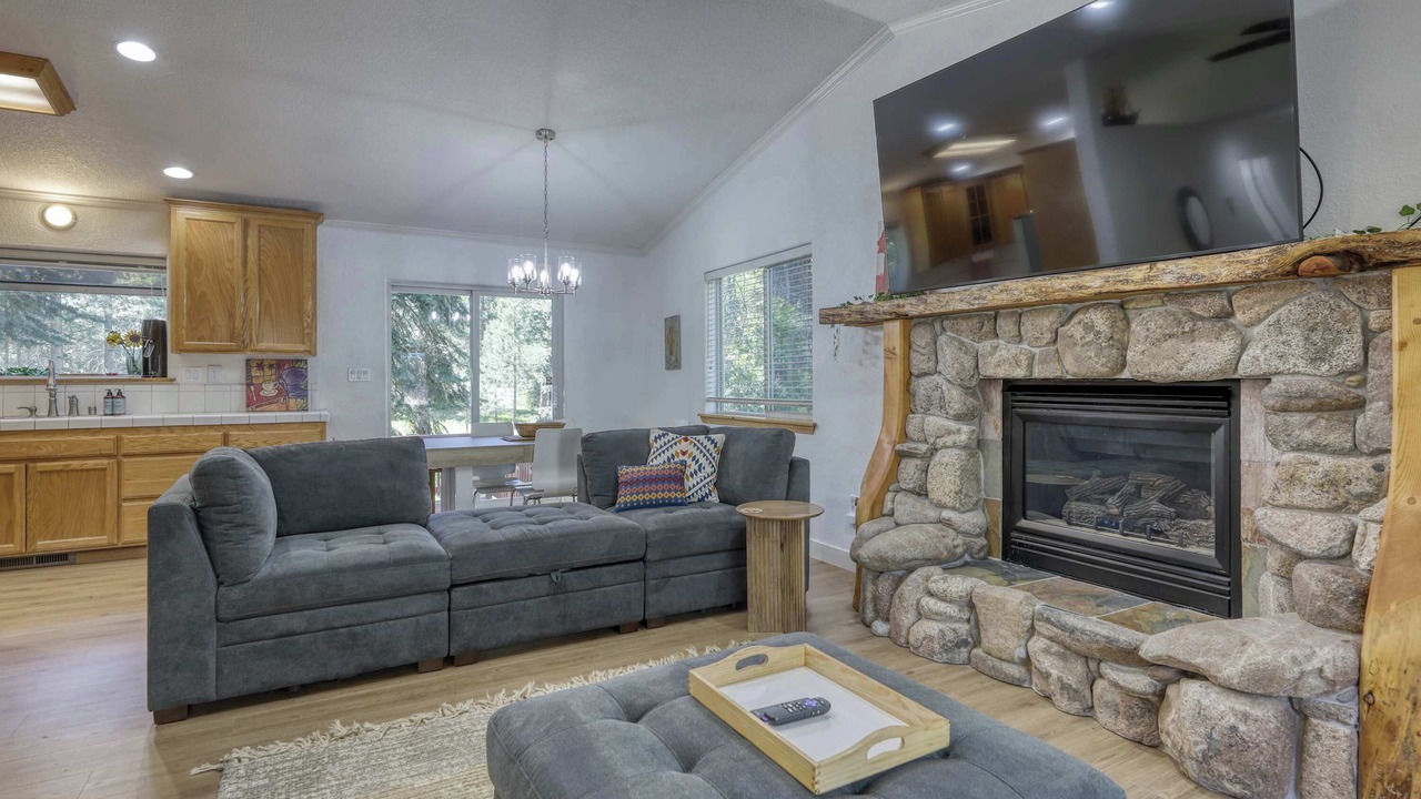 Photo of Livingroom in Tahoe Island