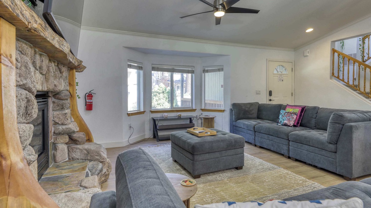 Photo of Livingroom in Tahoe Island