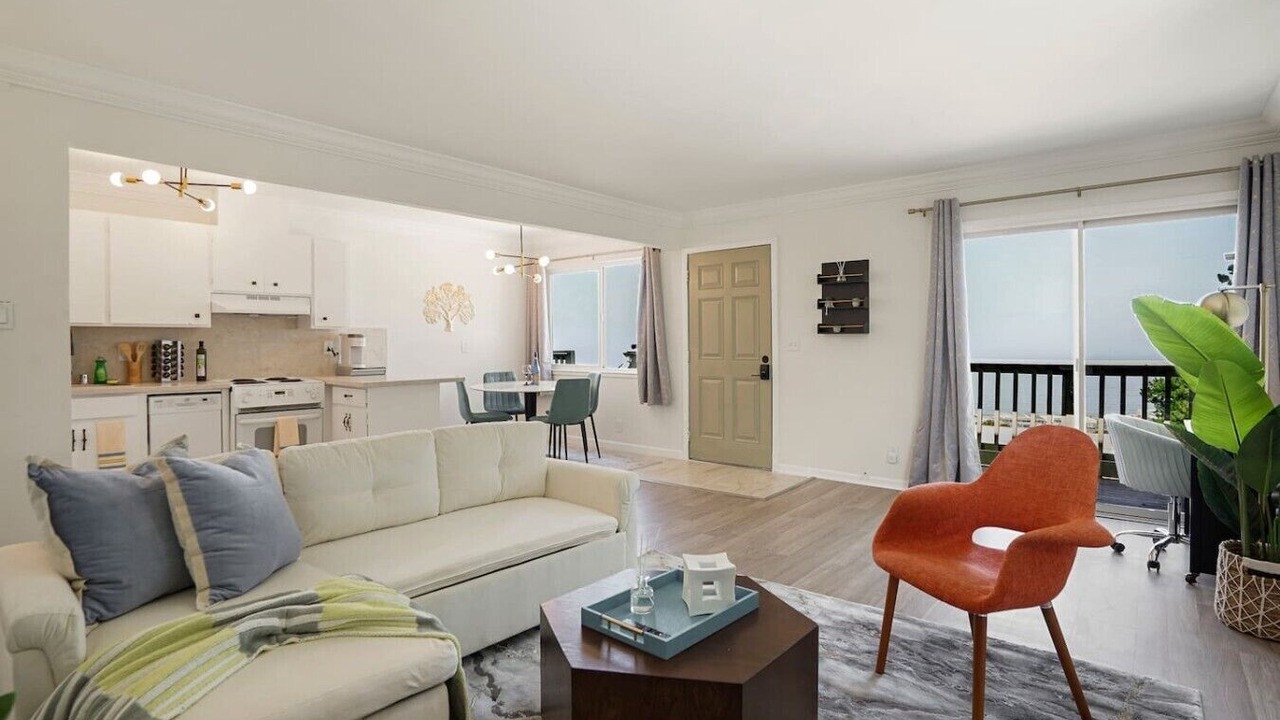 Photo of Livingroom in Pacifica