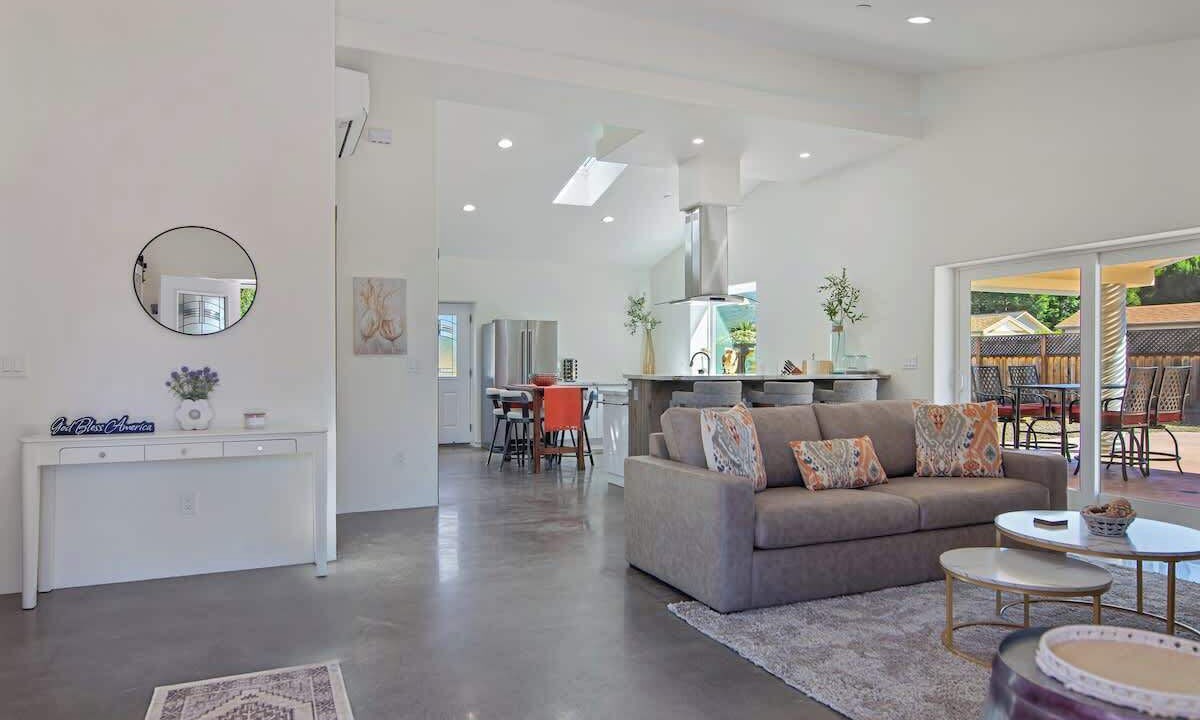 Photo of Livingroom in Kenwood