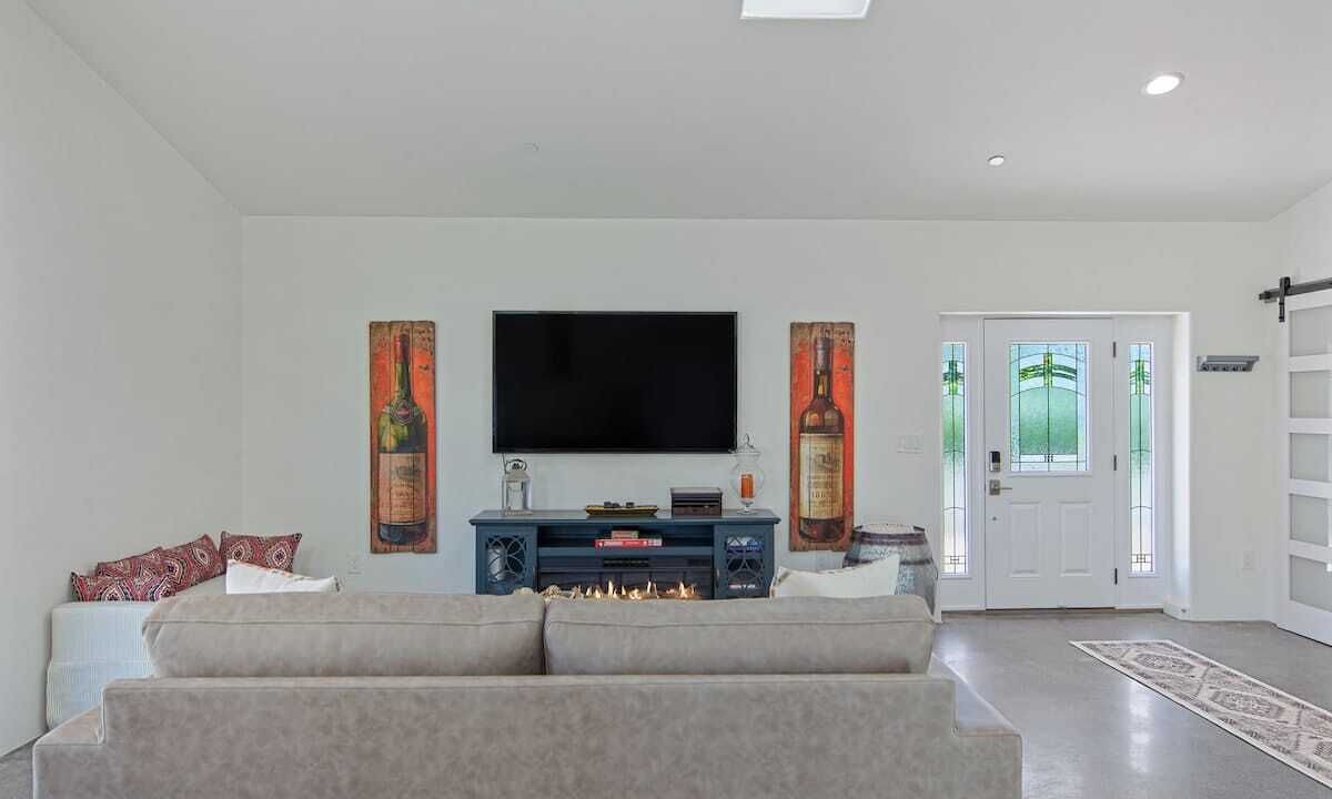 Photo of Livingroom in Kenwood