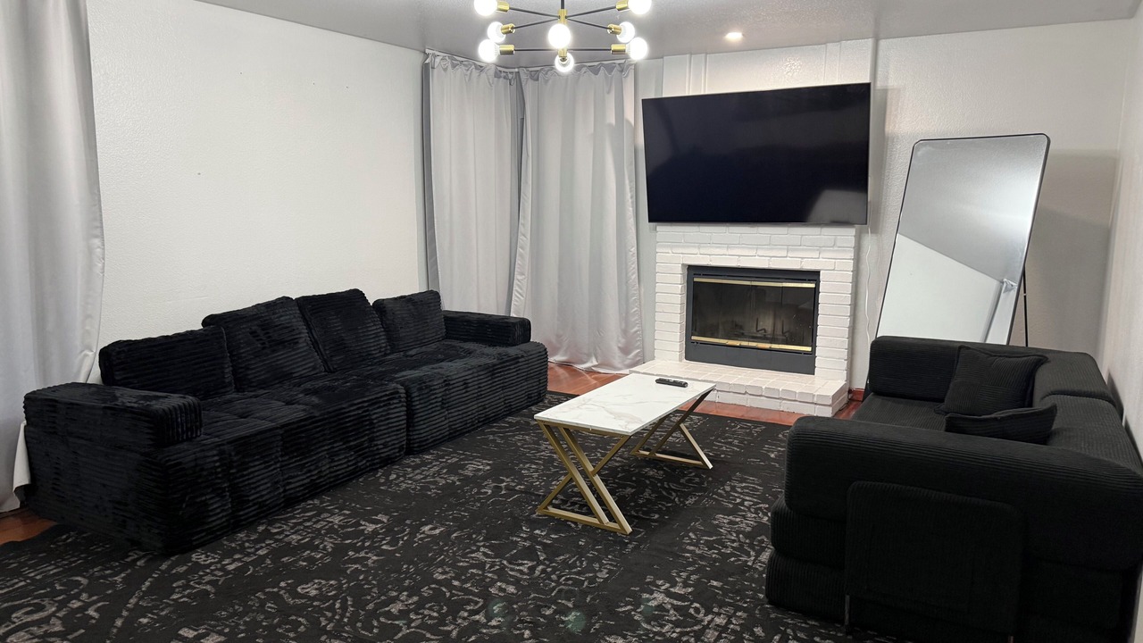 Photo of Livingroom in Southwestern Sacramento