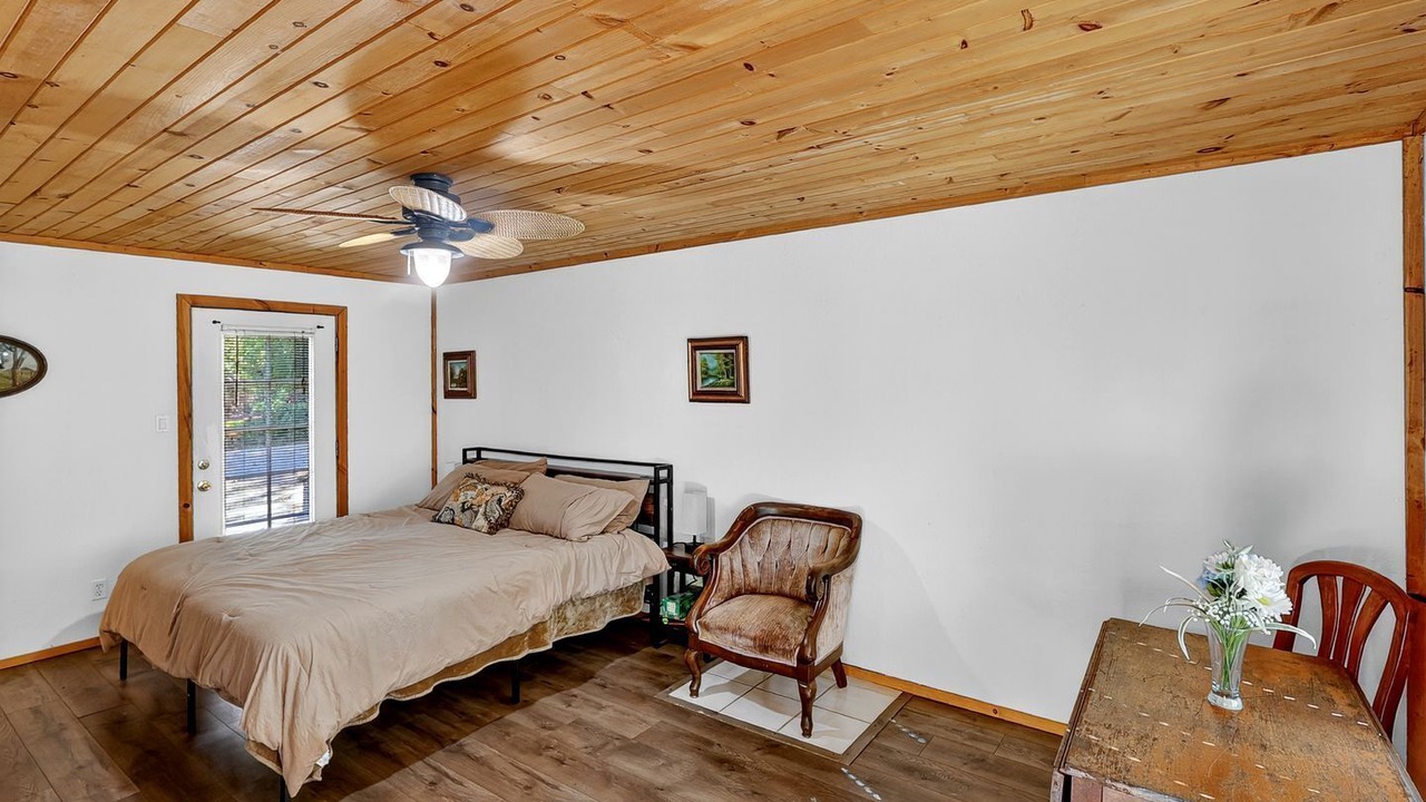Photo of Bedroom in Cobb
