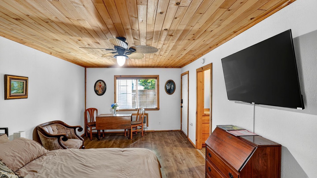 Photo of Bedroom in Cobb