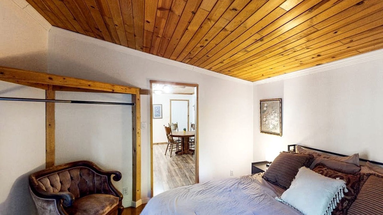 Photo of Bedroom in Cobb