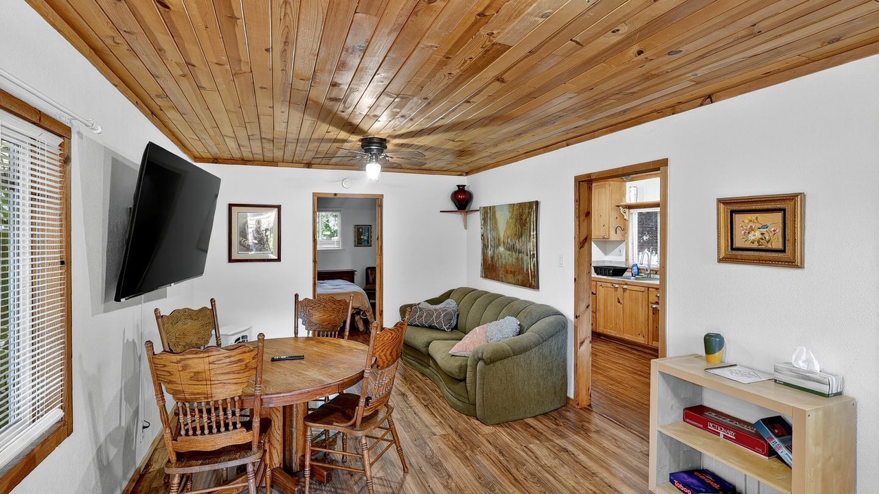 Photo of Livingroom in Cobb