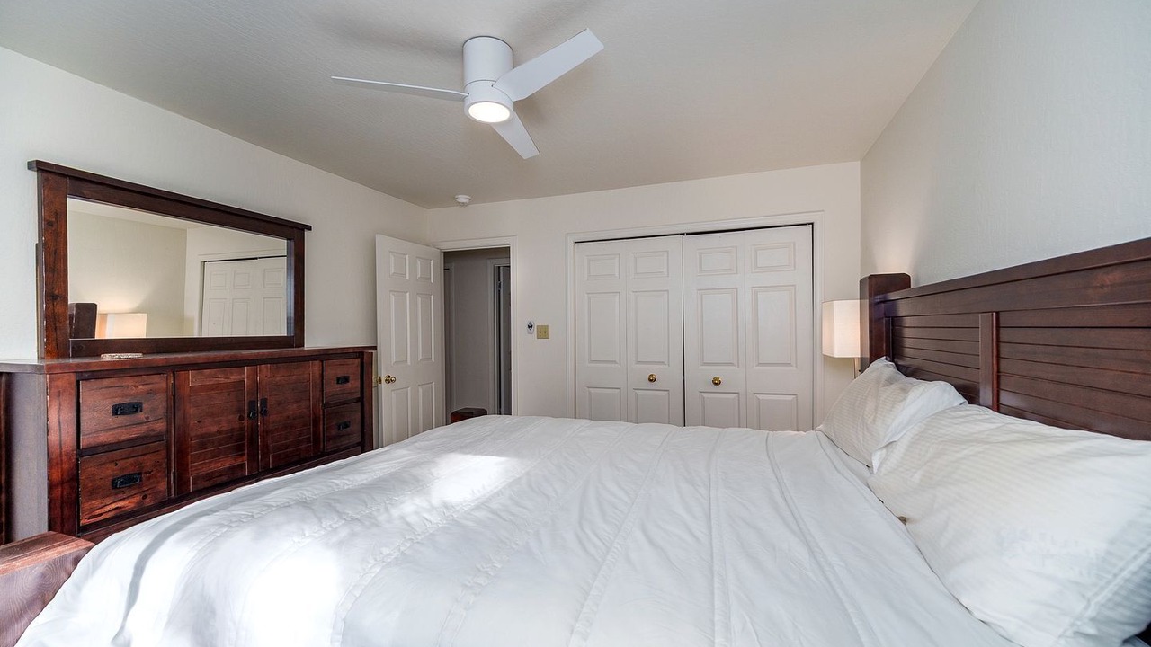 Photo of Bedroom in Lakeside Park