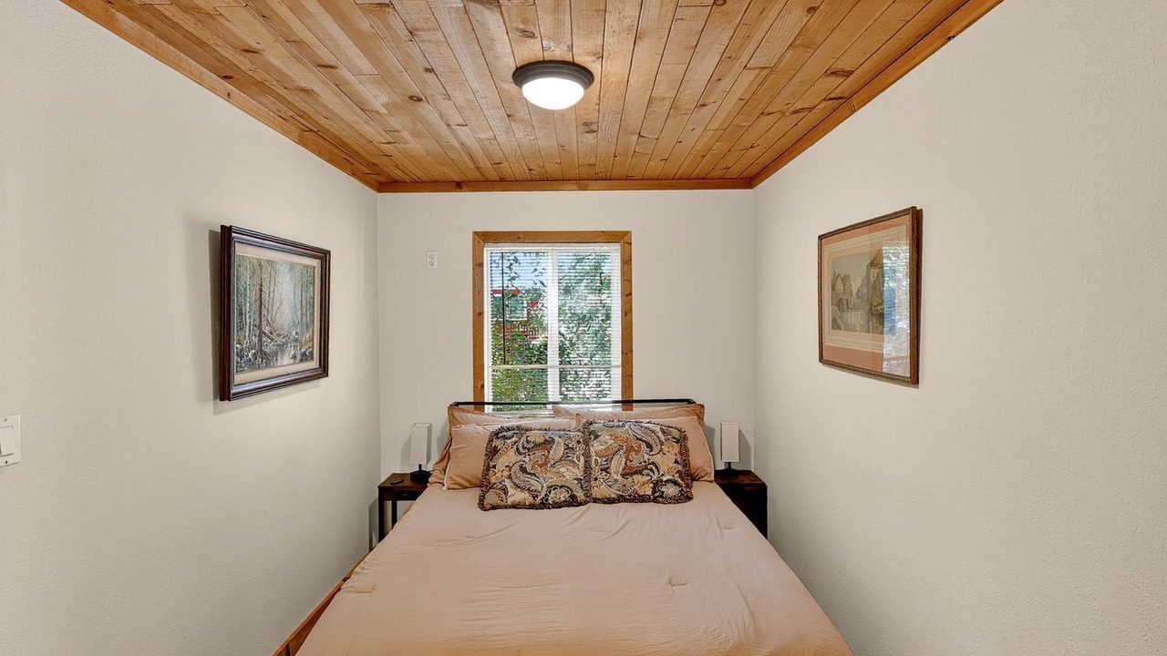 Photo of Bedroom in Cobb