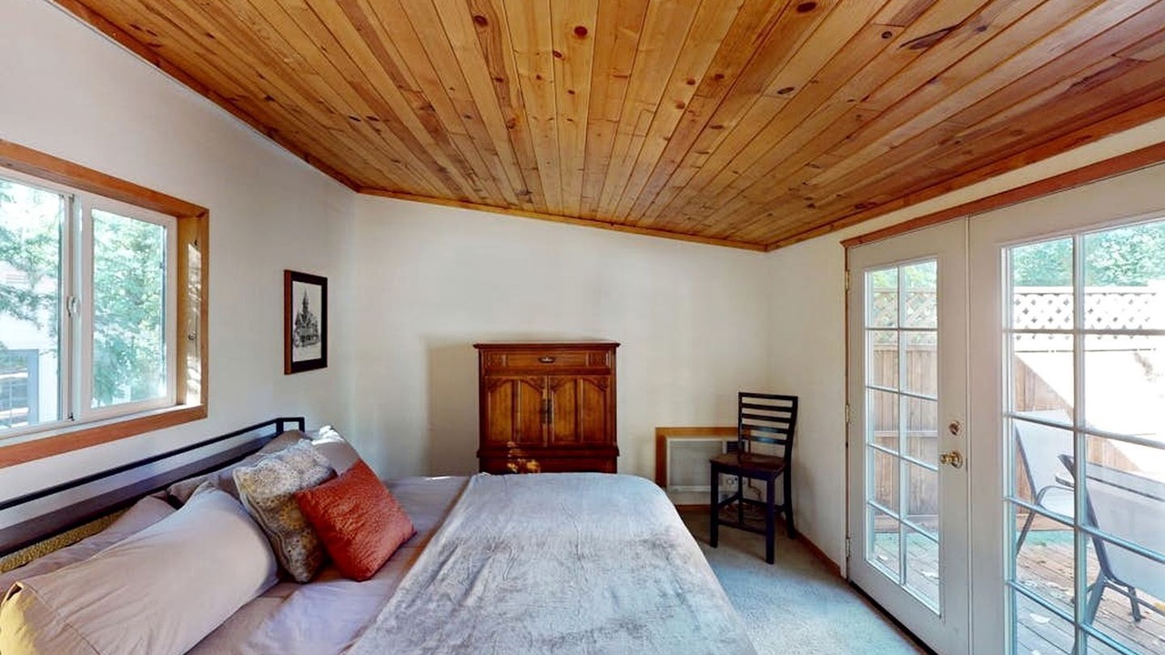 Photo of Bedroom in Cobb