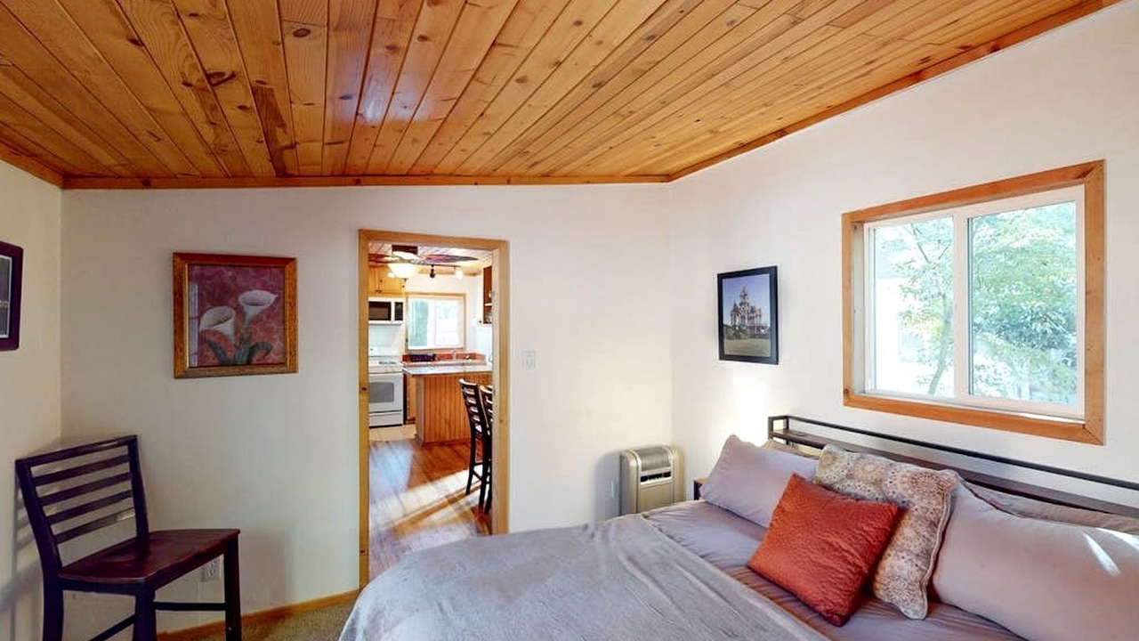 Photo of Bedroom in Cobb