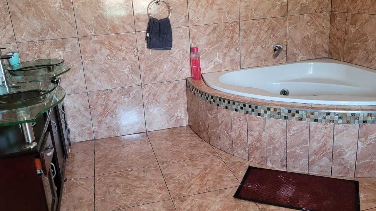 Photo of Bathroom in Greater Johannesburg Metropolitan Area