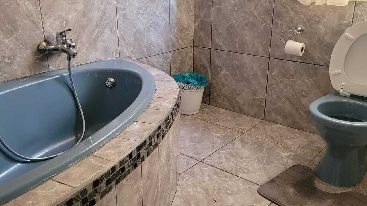 Photo of Bathroom in Greater Johannesburg Metropolitan Area