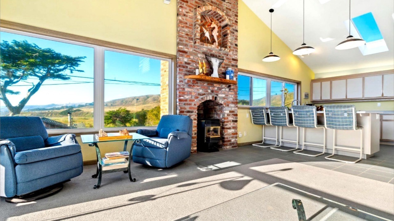 Photo of Livingroom in Salmon Creek
