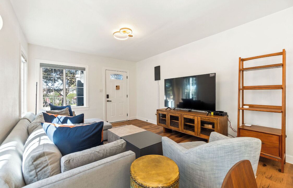 Photo of Livingroom in South Berkeley