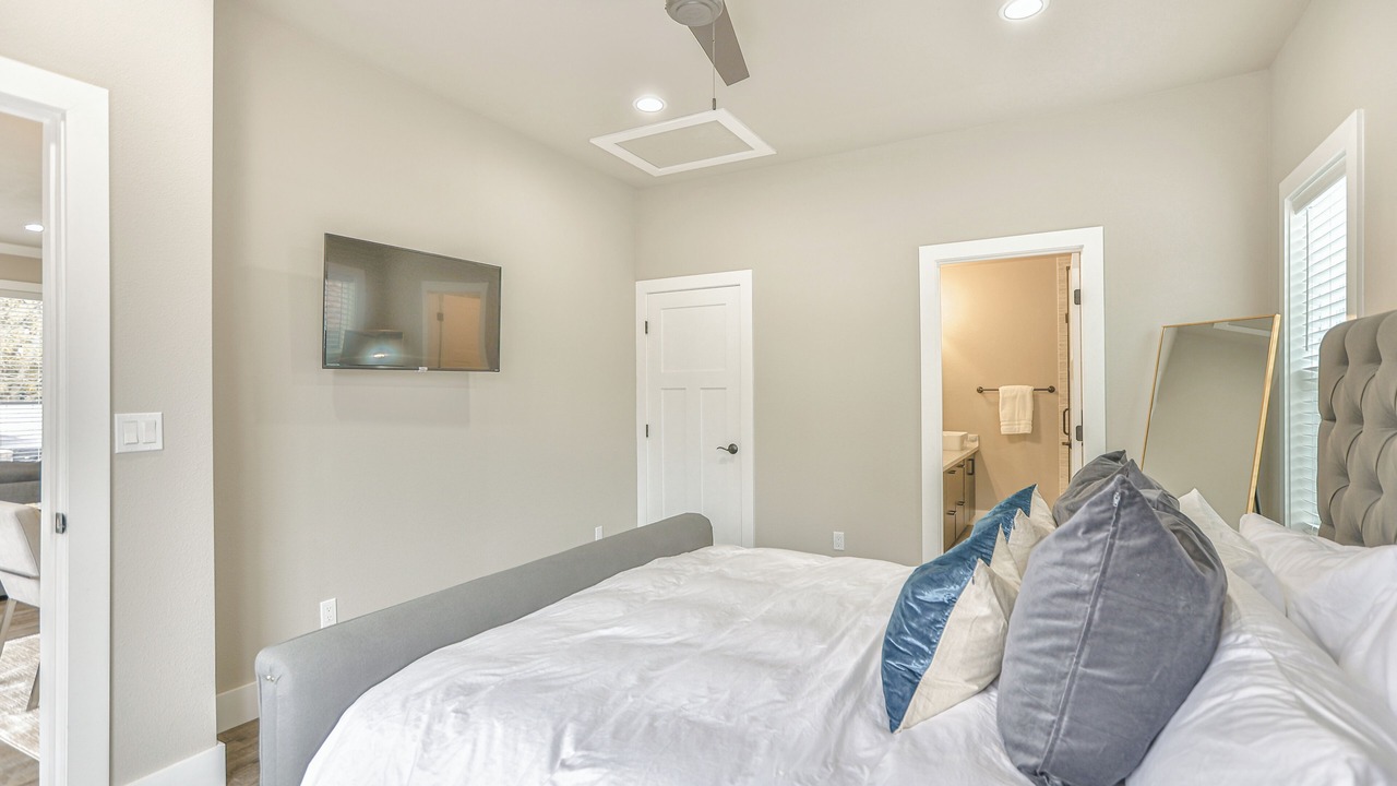 Photo of Bedroom in Saratoga