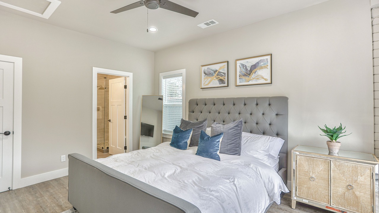 Photo of Bedroom in Saratoga