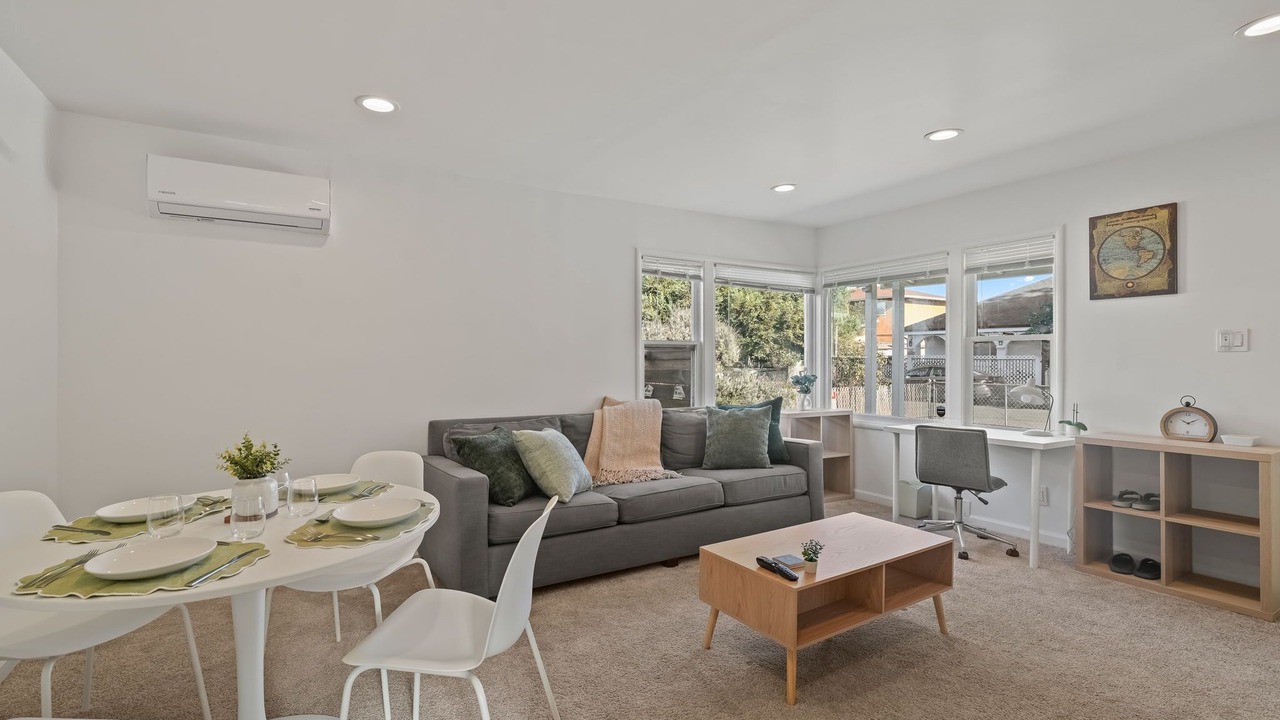 Photo of Livingroom in Hayward