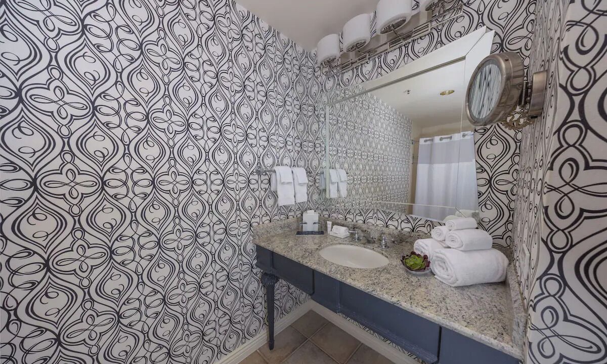 Photo of Bathroom in Theater District