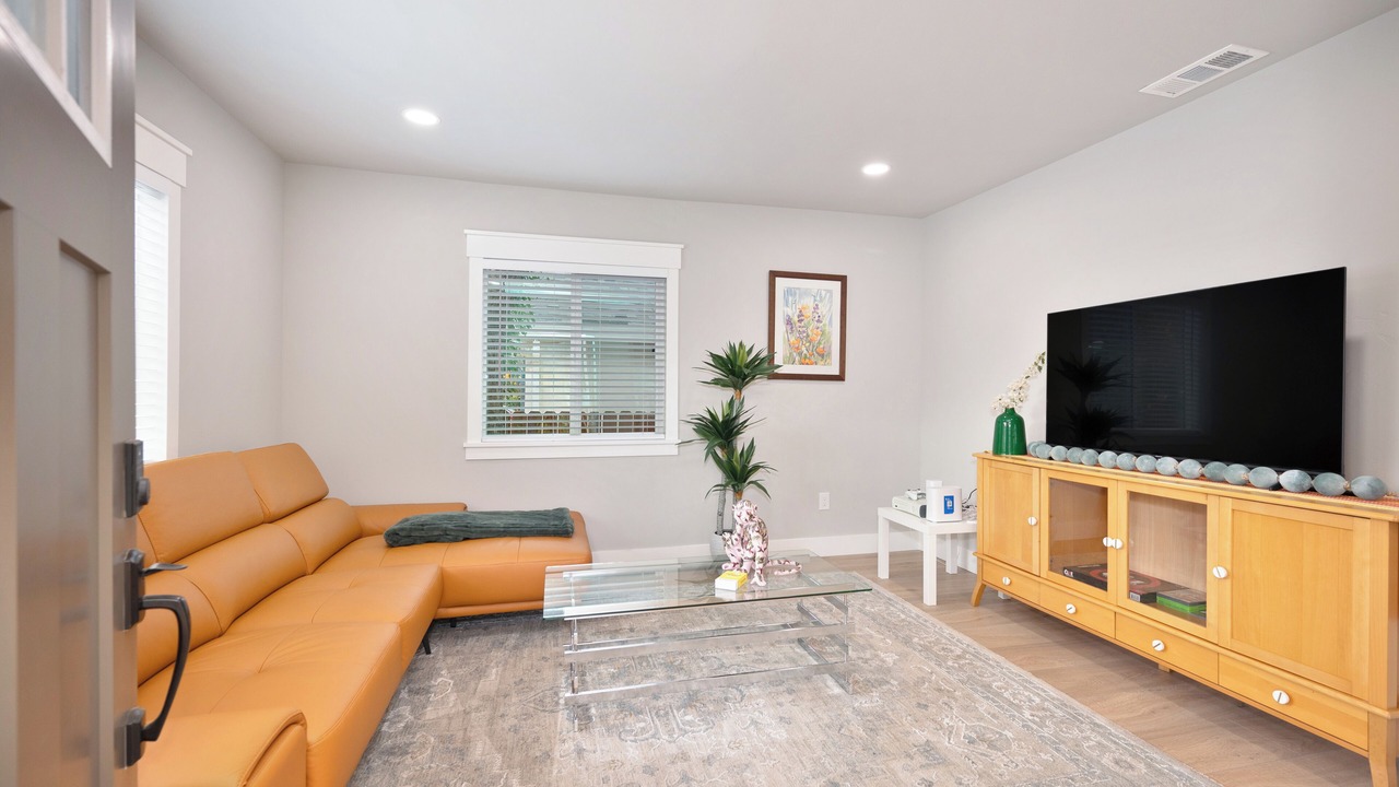 Photo of Livingroom in North Oak Park