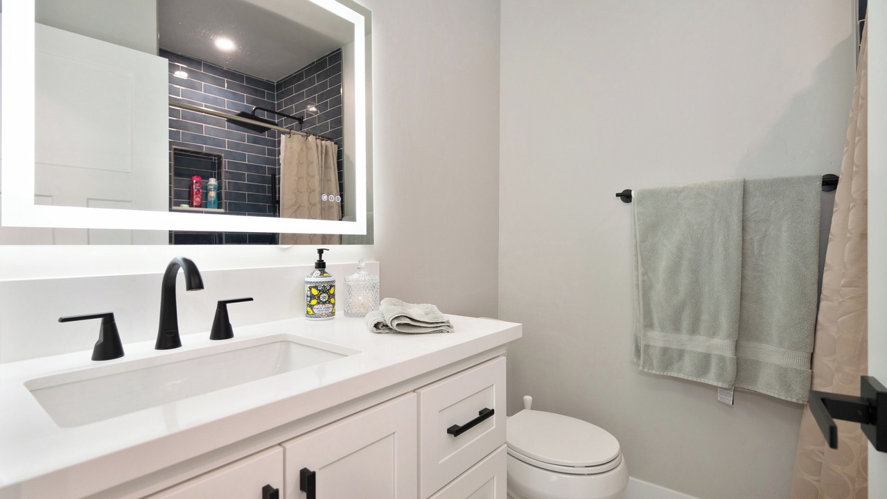 Photo of Bathroom in North Oak Park