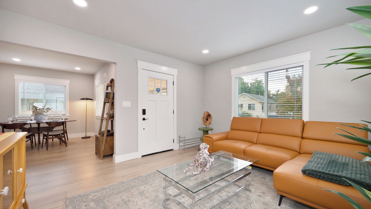 Photo of Livingroom in North Oak Park